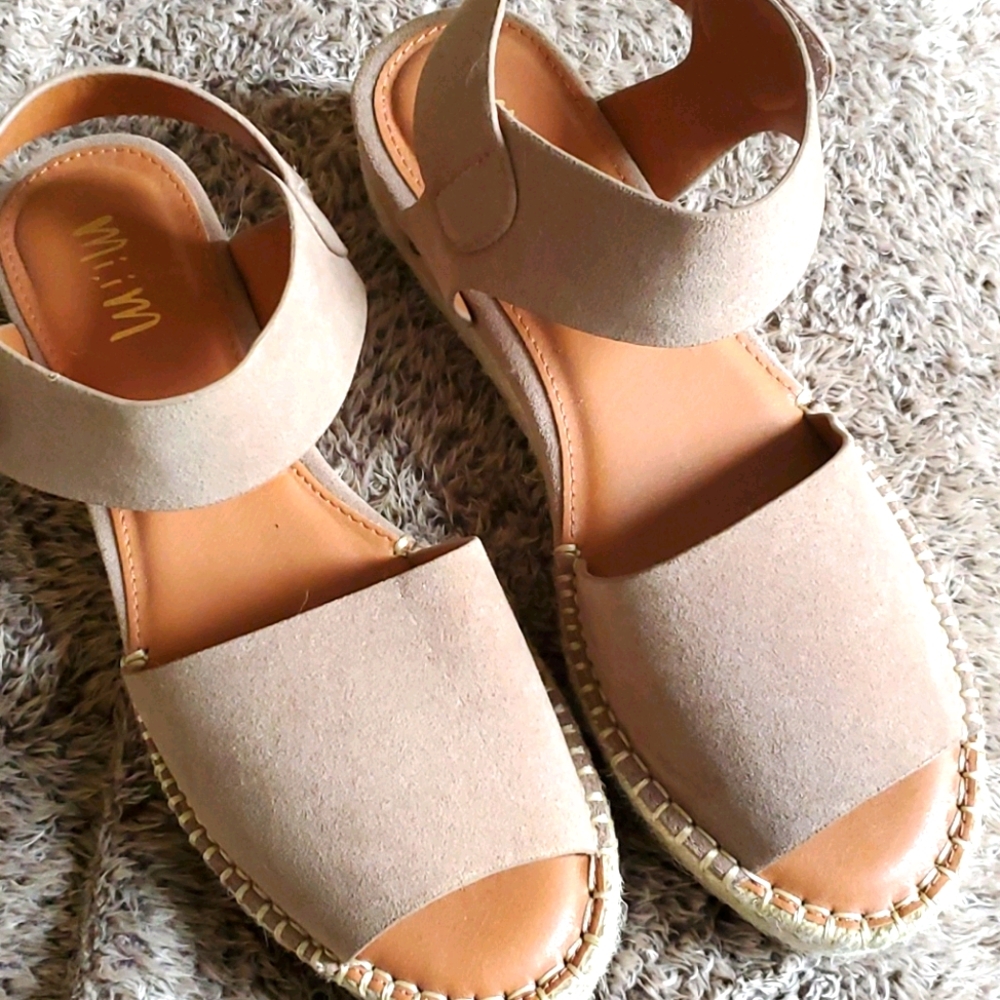 Sandals - Picture 3 of 4